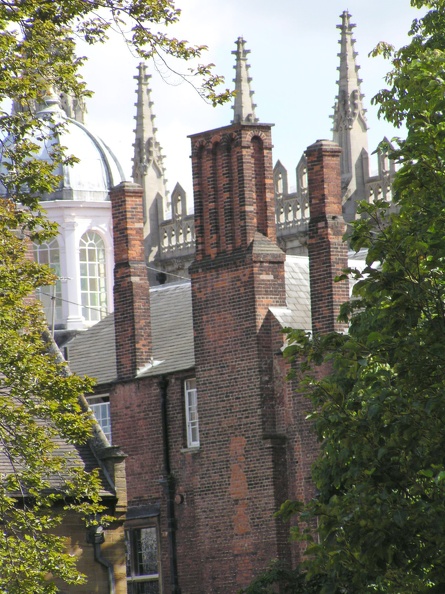 Interesting rooftops at Cambridge University.JPG