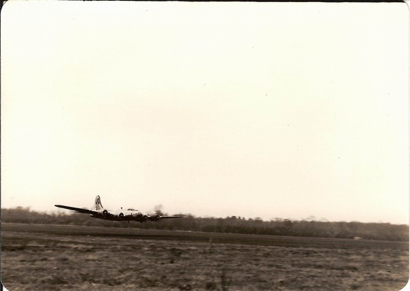 B-17 flypast 001
