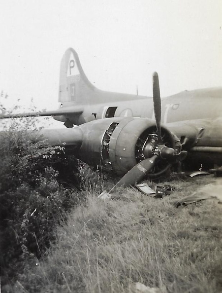 B-17 24529 crash on ground