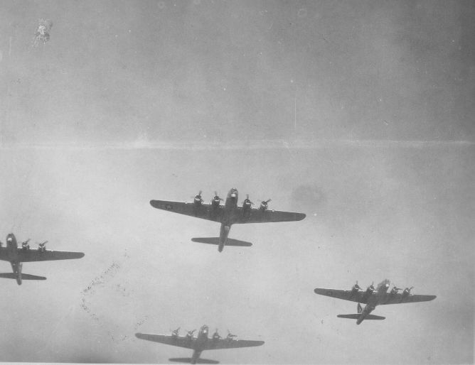 B-17s in formation4.jpg