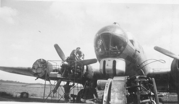 Servicing a B-17.jpg