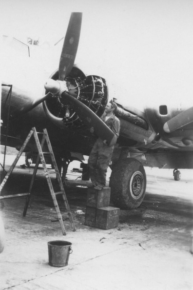 Engine_Repair_on_the_Challenger_1944.jpg