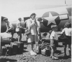French refugees returning at Istres 1945.jpg