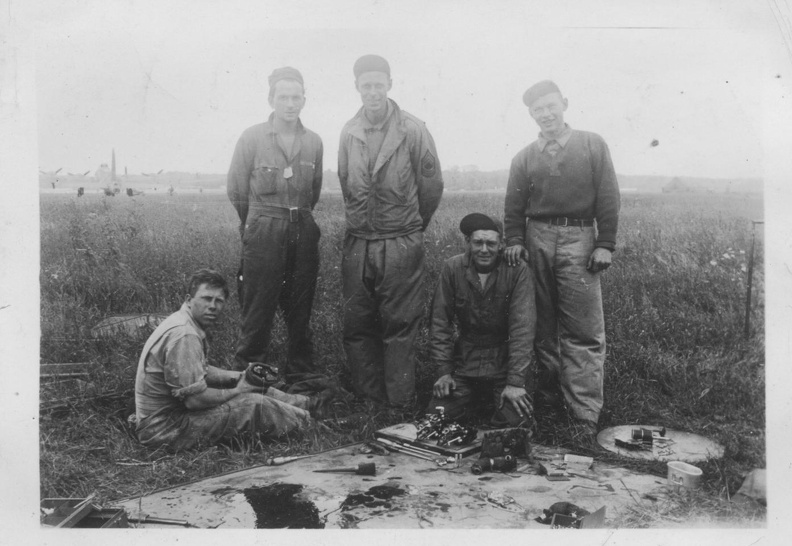 Watterson_s_ground_crew_1944.jpg