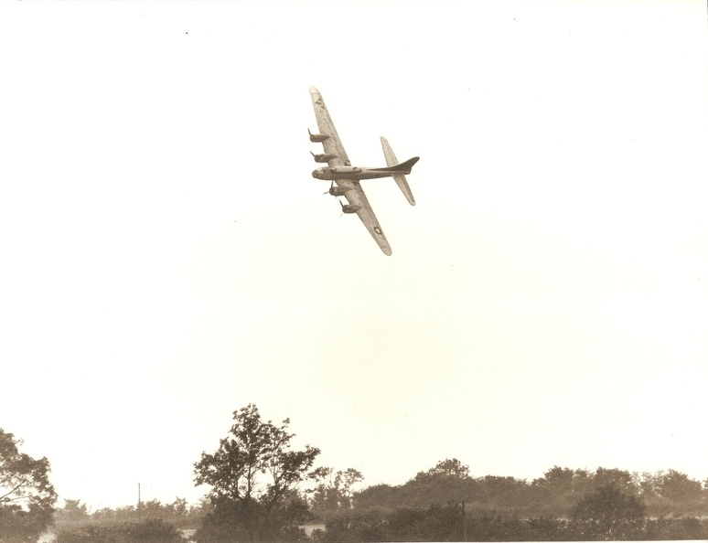 B-17 flypast 009