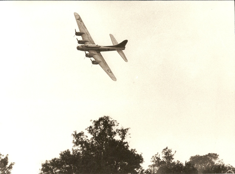 B-17 flypast 012