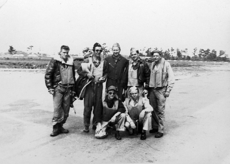 Wilbur Soester and air crew 2.jpg