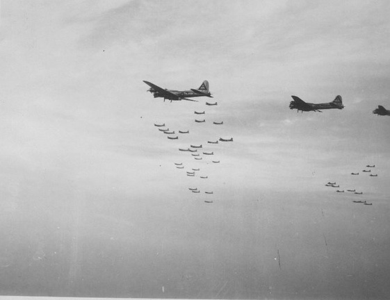 B-17s in formation3