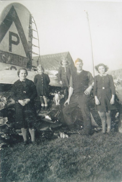 the Van Der Veken family who lived in the farmhouse that was partly destoryed in the crash.jpg