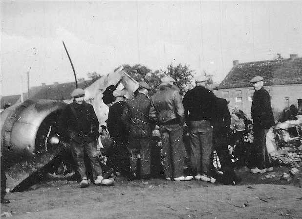 the wreckage at Tremelo.jpg